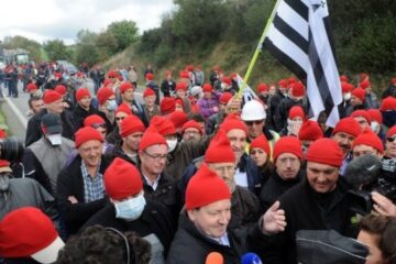 Les bonnets rouges