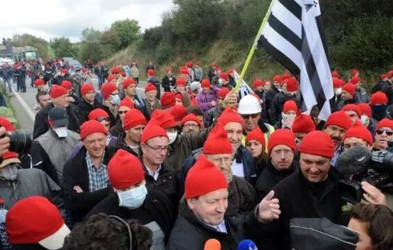 Les bonnets rouges