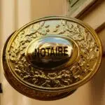 Tout savoir sur la plaque professionnelle d’un notaire